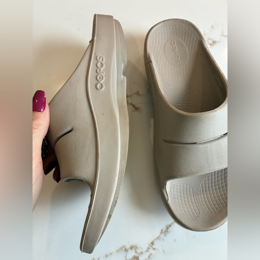 OOFOS OOmega OOahh (Nomad) sandals